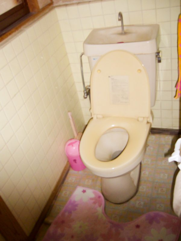 【段差解消】トイレの便器取り換え｜工事代金　200,000円～